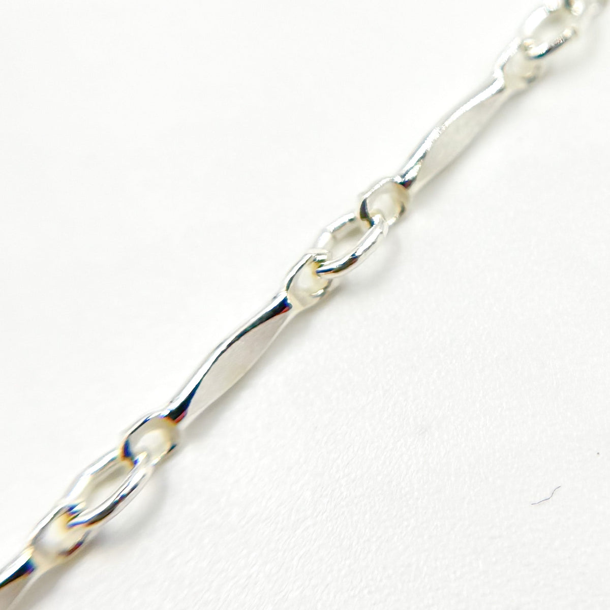 568SS. Sterling Silver Dapped Bar Link Chain